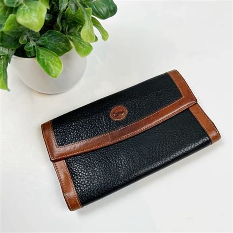 dooney and bourke trifold wallet.